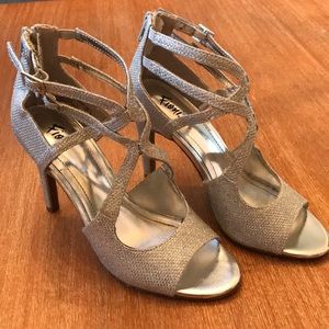 Women’s size 5 Fioni Silver Shimmer Heels